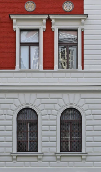 Janelas Edifício Antigo — Fotografia de Stock