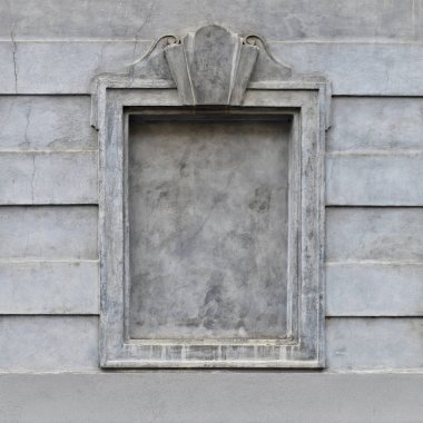 Eski bir binanın penceresi. Eski Prag, 2019.