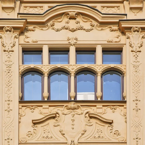 古建筑的窗户 老布拉格 2019 — 图库照片