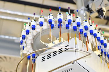 PRAG, CZECH Cumhuriyet - 25 Mayıs 2019: Laboratuvar ekipmanları. Organik ve Biyokimya Enstitüsü