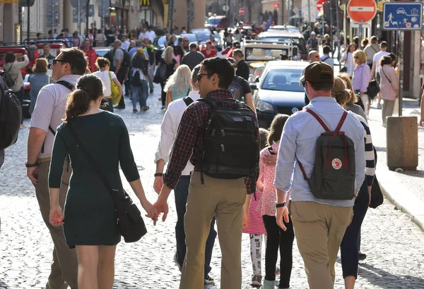 Прага Чешская Республика Сентября 2016 Года Туристы Гуляющие Улицам Старой — стоковое фото
