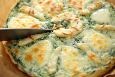 Mozzarella peyniri ile ev yapımı ıspanak Quiche Tart