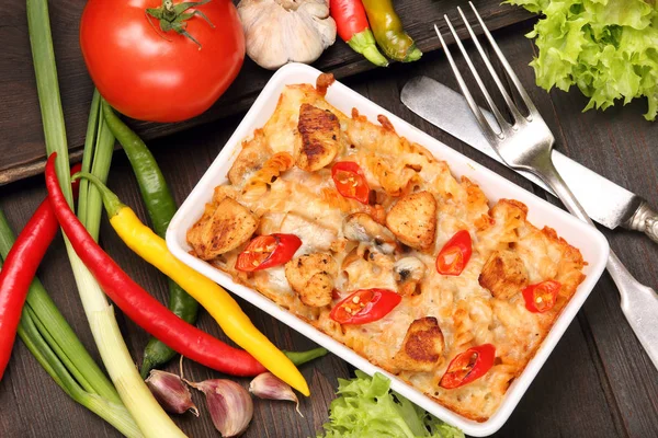 Casserole Chicken Hot Pepper White Bowl — Stock Photo, Image