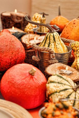 Sonbahar kabaklar ve mumlar ile metin için boş yer