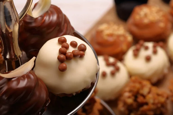 Catering Süßigkeiten Nahaufnahme Von Verschiedenen Arten Von Kuchen Auf Veranstaltungen — Stockfoto