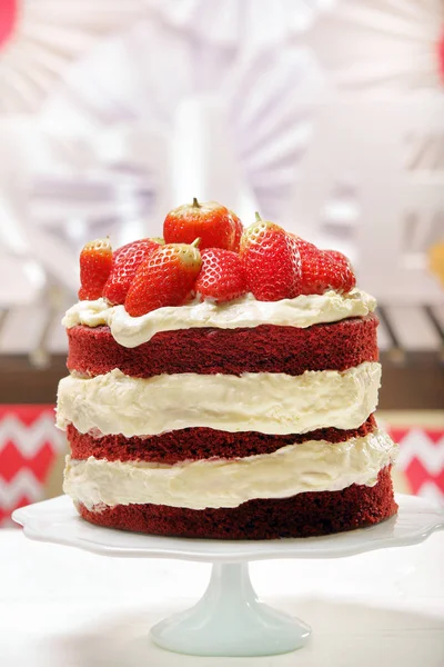 Red Cake Strawberries Cream White Plate — Stock Photo, Image