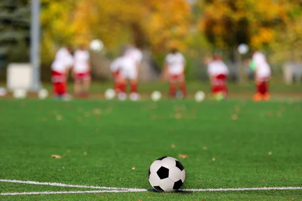 Bir Futbol Maçı Metin Için Boş Yer Oynayan Çocuklar — Stok fotoğraf