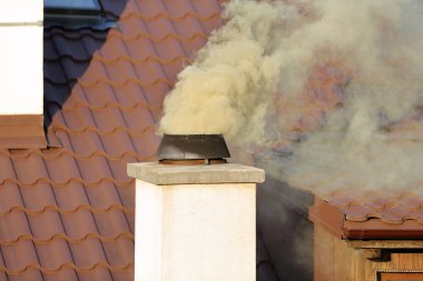 Metin için bir ev baca hava kirliliğinin yükselterek ve boş yer duman