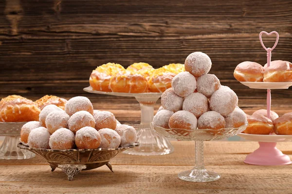 Verschiedene Arten Von Traditionellen Polieren Hausgemachte Donuts Und Leeren Raum — Stockfoto