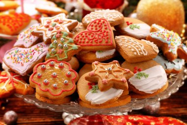 Noel gingerbreads kurabiyeleri ahşap tablo