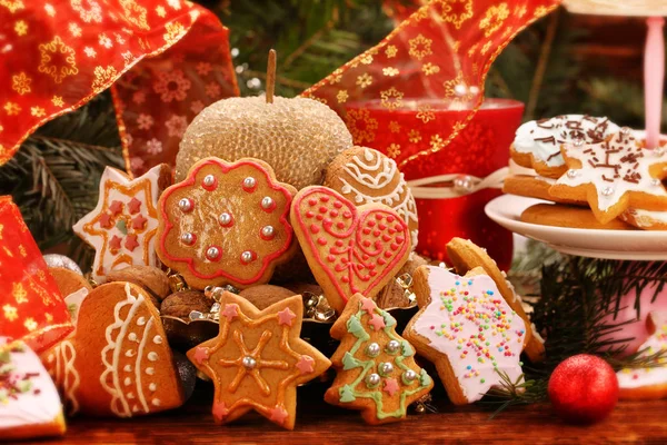 Gingerbreads Kerstkoekjes Houten Tafel — Stockfoto