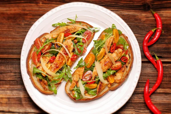 Chicken Sandwich Fresh Bread Arugula Tomato Chees — Stock Photo, Image