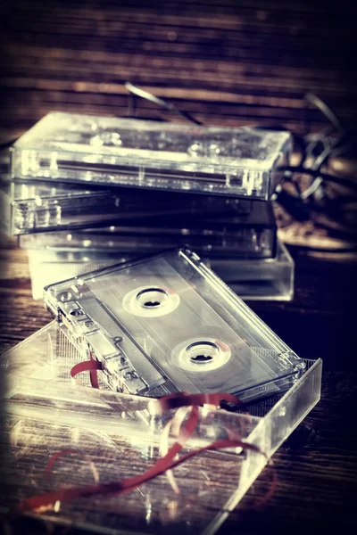 Eski klasik ses kaset ile metin için boş yer kasetle dışarı çekti