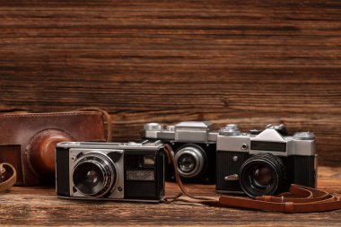 Ahşap masa ve boş yer Vintage kamerada metin veya resim tasarım wor için için