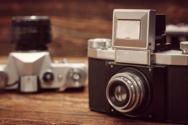 Ahşap masa ve boş yer Vintage kamerada metin veya resim tasarım wor için için