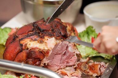 kavrulmuş et ve fırında patates parti veya düğün garson hizmet vermektedir