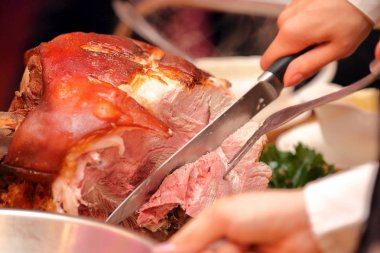 kavrulmuş et ve fırında patates parti veya düğün garson hizmet vermektedir