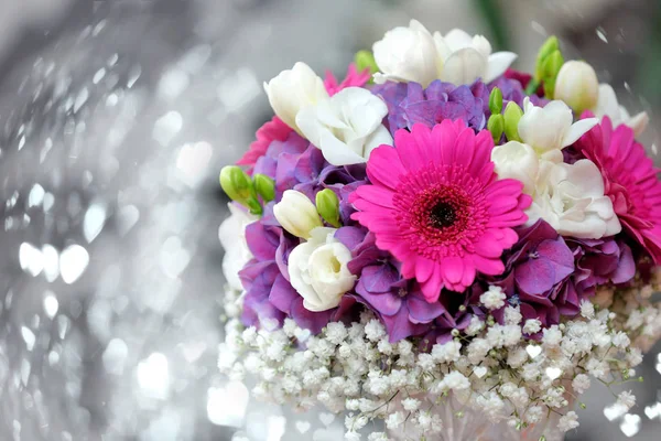 Bröllop bukett med rosa blommor — Stockfoto