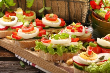 Vegetarian sandwiches with eggs and vegetables