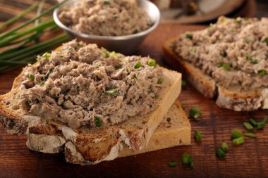 Sandwich with tuna paste and chives