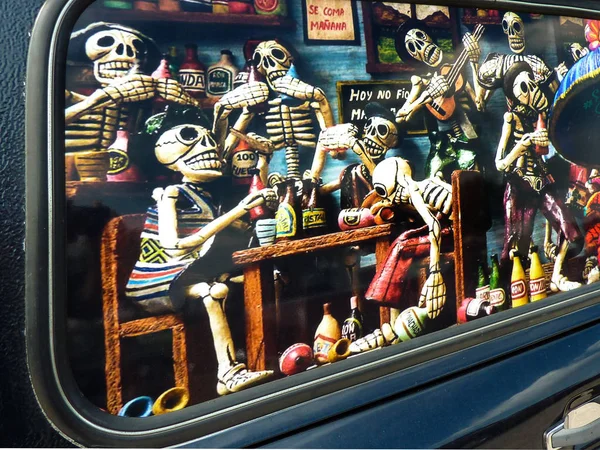 Vista Lateral Coche Fúnebre Con Esqueleto Imágenes — Foto de Stock