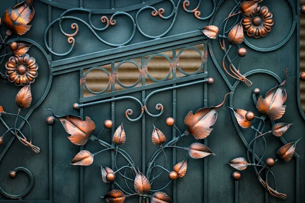 Sahte metal ürünlerinin parçası. yakın plan.