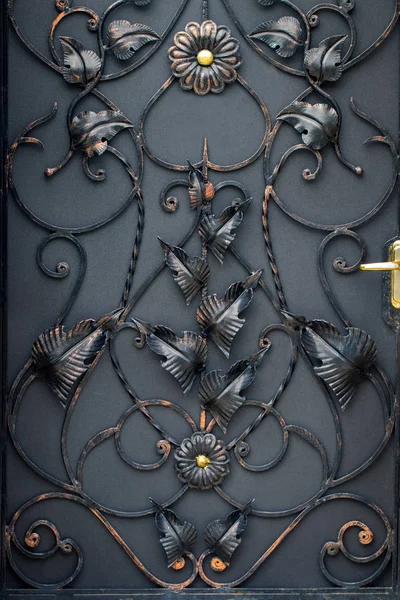 Sahte metal ürünlerinin parçası. yakın plan.