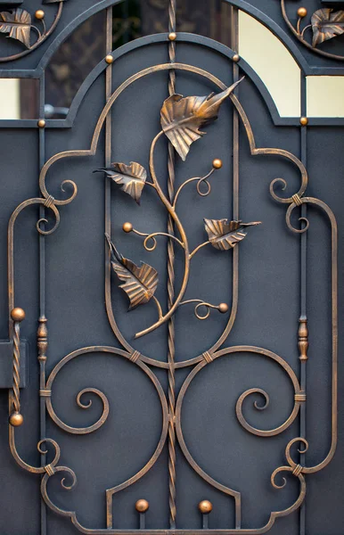 Sahte metal ürünlerinin parçası. yakın plan.