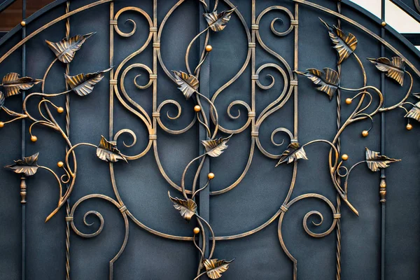 Sahte metal ürünlerinin parçası. yakın plan.