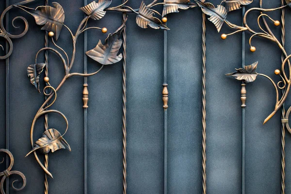 Sahte metal ürünlerinin parçası. yakın plan.