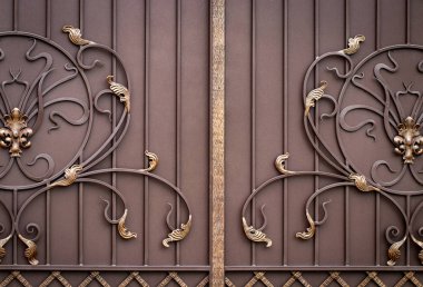 Sahte metal ürünlerinin parçası. yakın plan.