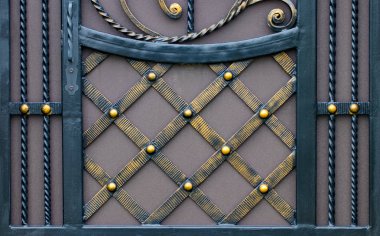 Sahte metal ürünlerinin parçası. yakın plan.