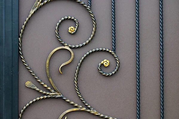 Sahte metal ürünlerinin parçası. yakın plan.