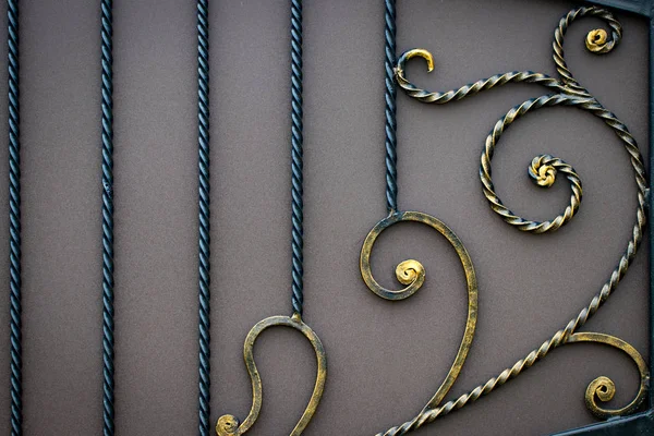 Sahte metal ürünlerinin parçası. yakın plan.