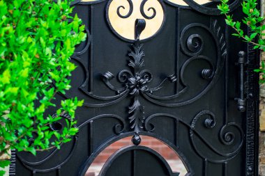 Sahte metal ürünlerinin parçası. yakın plan.