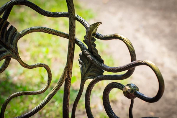 Sahte metal ürünlerinin parçası. yakın plan.