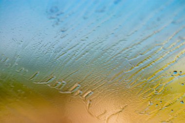 güzel doğal su damlası camına yakın çekim.