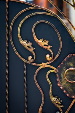 Sahte metal ürünlerinin parçası. yakın plan.