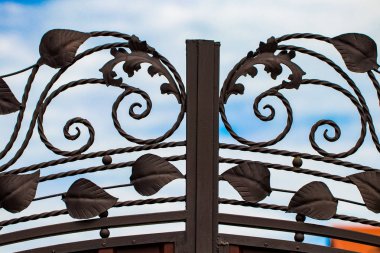 Sahte metal ürünlerinin parçası. yakın plan.