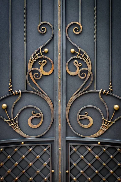 Sahte metal ürünlerinin parçası. yakın plan.