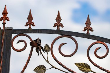 Sahte metal ürünlerinin parçası. yakın plan.