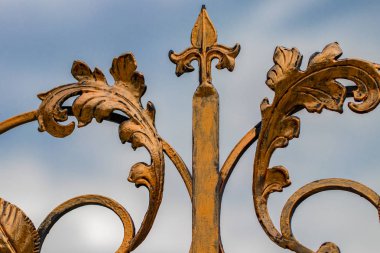 süslü Ferforje metal geçit dekorasyon unsurları.