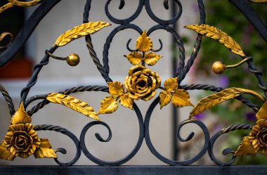 Sahte metal ürünlerinin parçası. yakın plan.