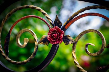 süslü Ferforje metal geçit dekorasyon unsurları.