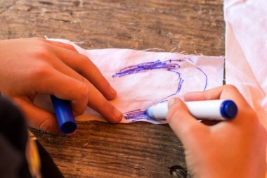 bir çocuğun çizim bir süper kahraman Sign.