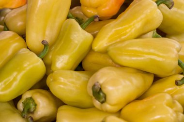 Arka plan biber. Tatlı sarı biber. Kırmızı biber biber.