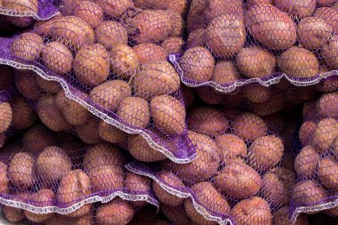 Patates örgü çanta içinde arka