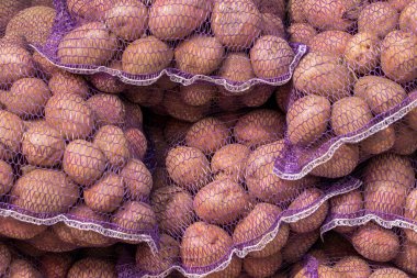 Patates örgü çanta içinde arka