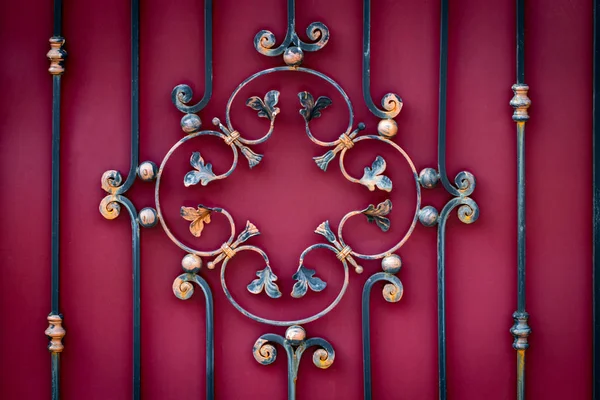 Mooie Decoratieve Metalen Elementen Gesmeed Smeedijzeren Poorten — Stockfoto