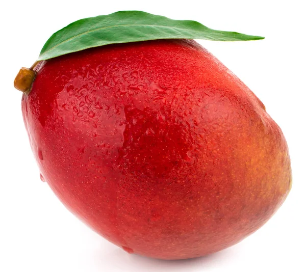 Mango Dengan Daun Hijau Terisolasi Pada Jalur Pemotongan Latar Belakang — Stok Foto